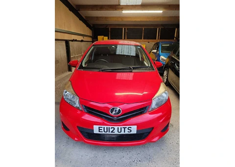 Red Toyota Vitz For Sale - 1/5