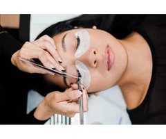 Become a Lash Expert with Eyelash Extension Training Courses