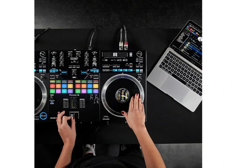 NEW Pioneer DJ DDJ-REV7 2-deck Serato DJ Controller - 9/10