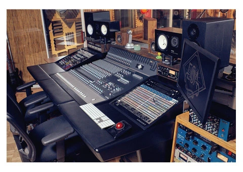 Sound Wave Studios: Your Premier Audio Recording Studio Destination.
