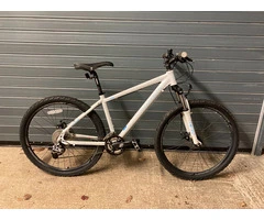 White MTB Carrera Vulcan