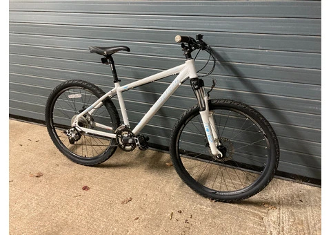 White MTB Carrera Vulcan