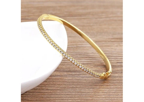 Shiny Gold Bracelet with Diamonds by Glamourize