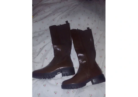 Ladies boots