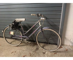 BYKE Ltd: Purple and White Town Raleigh Caprice