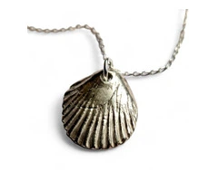 What does the jewellery from the Seaside Collection specialize in?