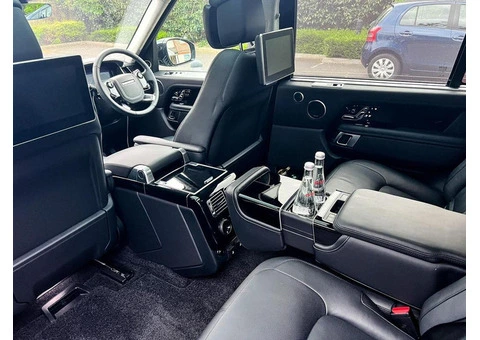 Mercedes e class chauffeur in London for luxury travel experience
