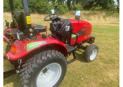 Electric Compact Tractors: Power & Efficiency Combined