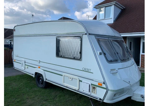 Four berth caravan - 2/9