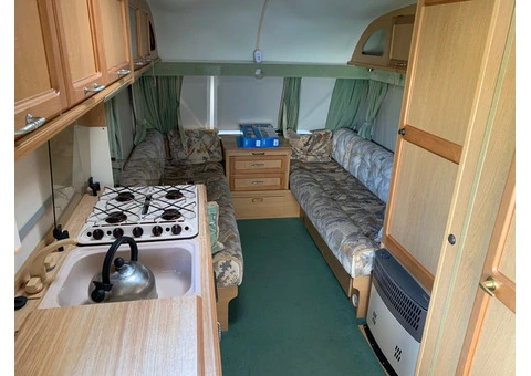 Four berth caravan - 8/9