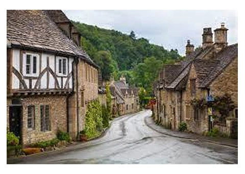 Admire the age-old iconic monuments  with the tailored Private Stonehenge tours