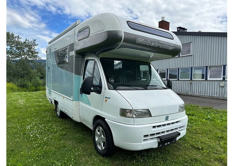 Dethleffs Premium Class 2.8JTD Motorhome - 3/4