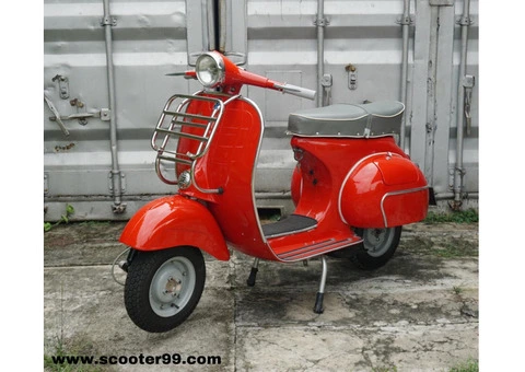 Vespa 150 Red - 2/3