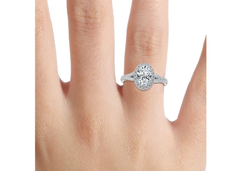 Stunning Oval Diamond Engagement Ring for Sale