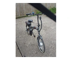 Folding electric bicycle