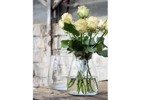 Floralcraft® Alexsia Vase - small - Michael Dark - 2/3