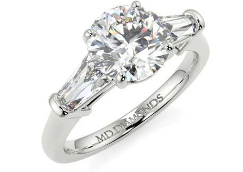 Elegant Round and Baguette Trilogy Ring – Timeless Beauty