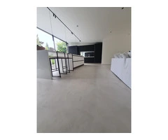 Discover the Benefits of Eco Porcelainic Microcement for Modern Interiors