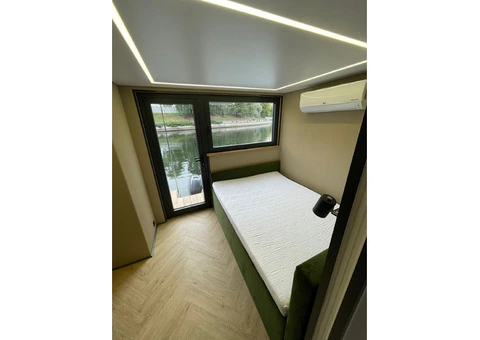 Houseboats - 29/30