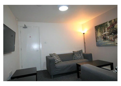 Student Accommodation Near Hannan Road in Liverpool, UK - 1/3