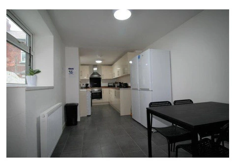 Student Accommodation Near Hannan Road in Liverpool, UK - 2/3