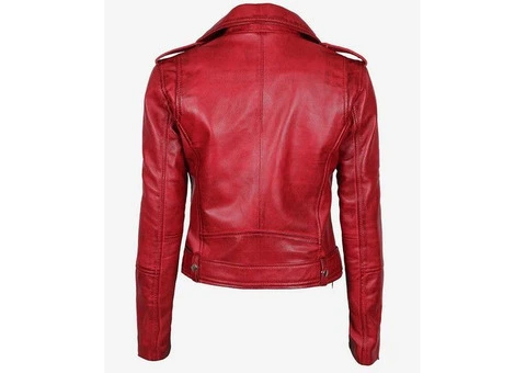 The Best Celebrity Jackets for Women: Style Like a Star - 2/3