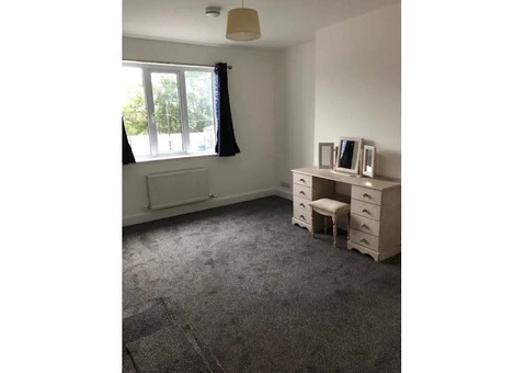 Student Living on Stoneleigh Broadway, Epsom: Comfortable and Affordable - 2/3