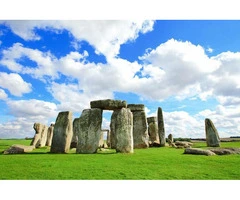 Find on-the-spot pickups with luxury chauffeur-driven AC minivans with Stonehenge tours