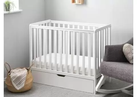 Save Space with This Stylish Cot – Great for Babies!
