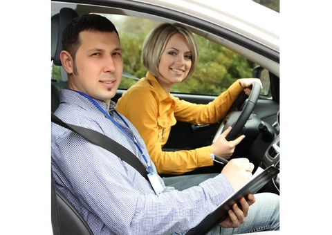 Get Driving Lessons From Experienced Instructors - 2/5