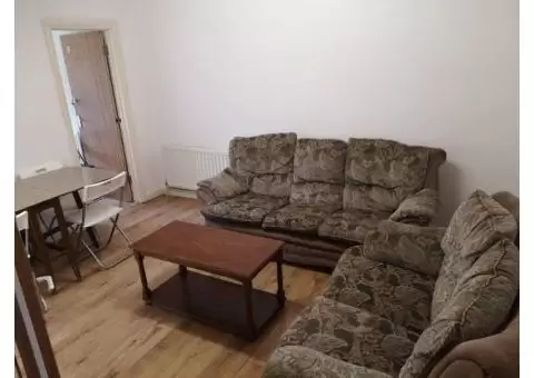 Affordable Student Accommodation Options on East Street, Epsom - 1/3
