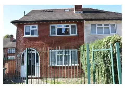 Affordable Student Accommodation Options on East Street, Epsom - 3/3