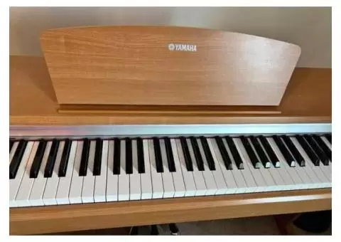 Yamaha Digital Piano - 2/4