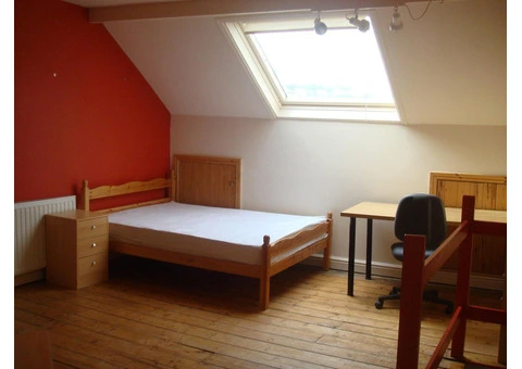 Student Living Options on Wayland Road, Sheffield - 2/4