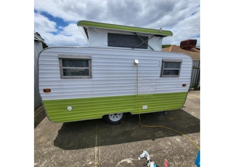 15ft caravan - 6/8