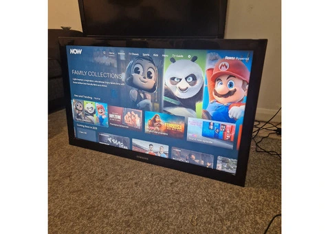 Samsung 40inch TV with wall bracket (Not Smart) - 2/3