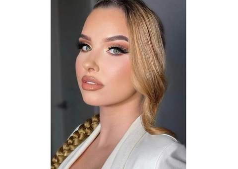 Glam Make Up Artist, London-based and can travel. Message for more details <3 - 3/10