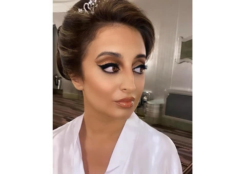 Glam Make Up Artist, London-based and can travel. Message for more details <3 - 10/10