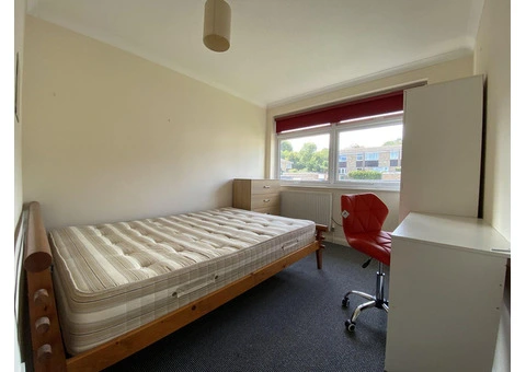 Top Student Accommodation on Headcorn Drive, Canterbury - 5/6
