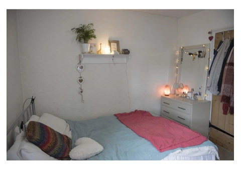 Best Student Accommodation on Victoria Road, Farnham - 2/4