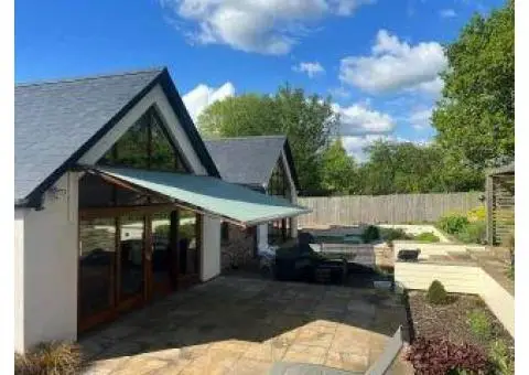Upgrade Your Outdoor Space with Stylish Awnings!