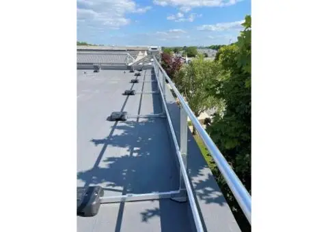 Freestanding Guardrail Systems – Reliable Roof Edge Protection