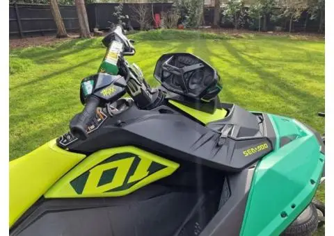 465 / 5,000 2017 Seadoo Spark Trixx 3UP 90 HP with Trailer - 1/5