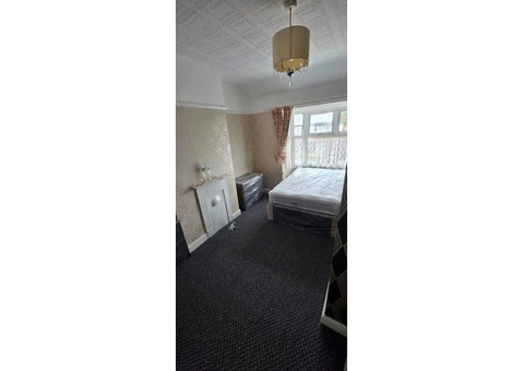 Refurbished 4-Bedroom Home in Aston – Bills Included – UC/DSS Welcome - 2/5