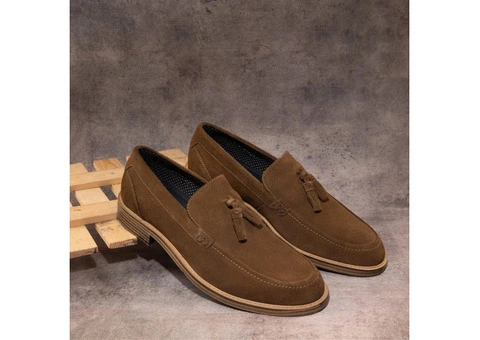 Stylish Men’s Holiday Shoes – Pack in Comfort & Flair