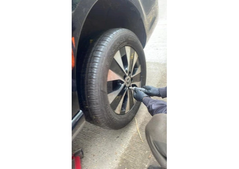 Mobile tyre fitting service - 10/23