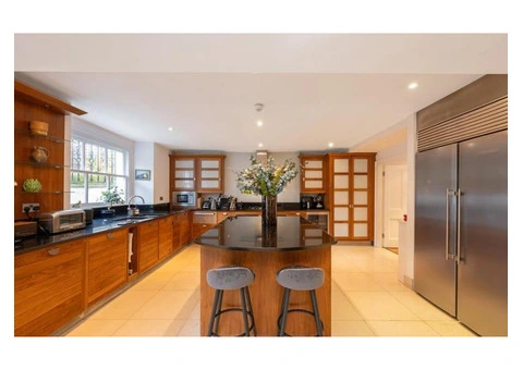 For Sale - Grade II listed detached house in St Johns Wood - 2/5