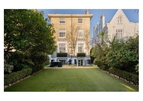 For Sale - Grade II listed detached house in St Johns Wood - 4/5