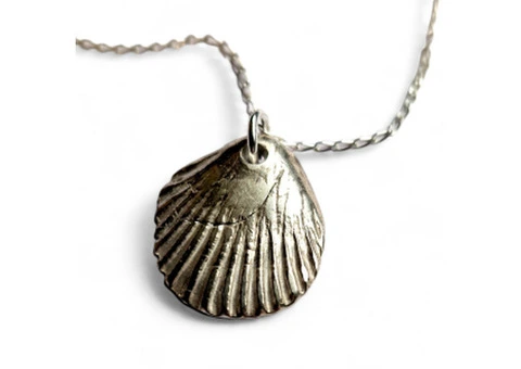 What Makes a Silver Seashell Necklace Special?