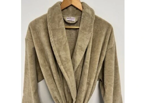 Luxurious White Fleece Dressing Gown – Soft & Cozy